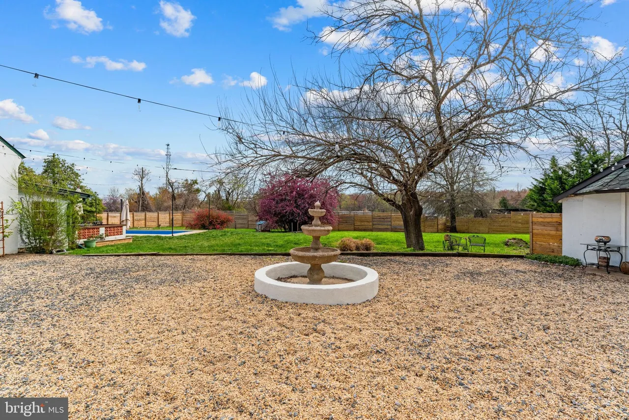 4094 Whiting Rd, Marshall, VA 20115-6