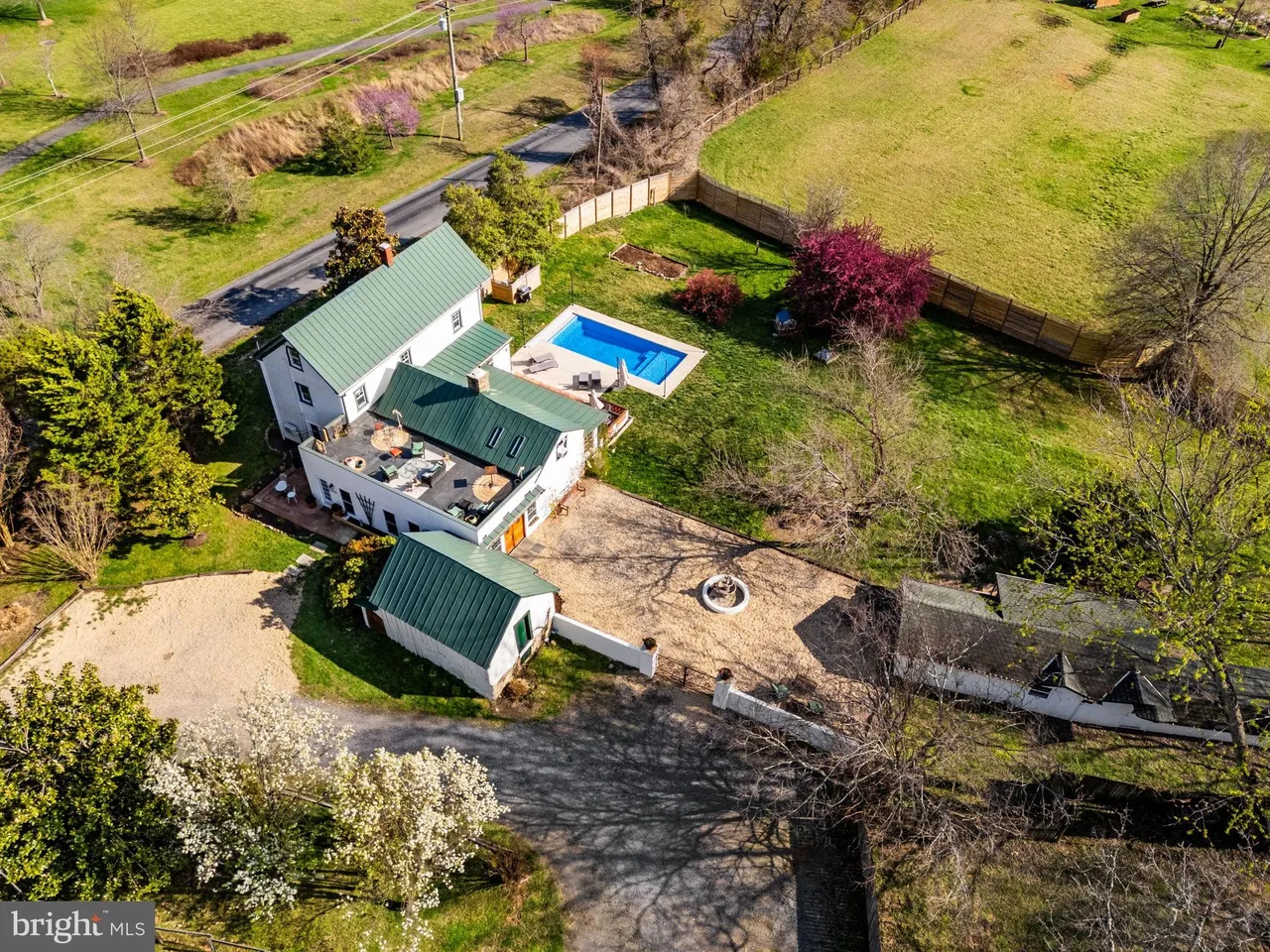 4094 Whiting Rd, Marshall, VA 20115-7