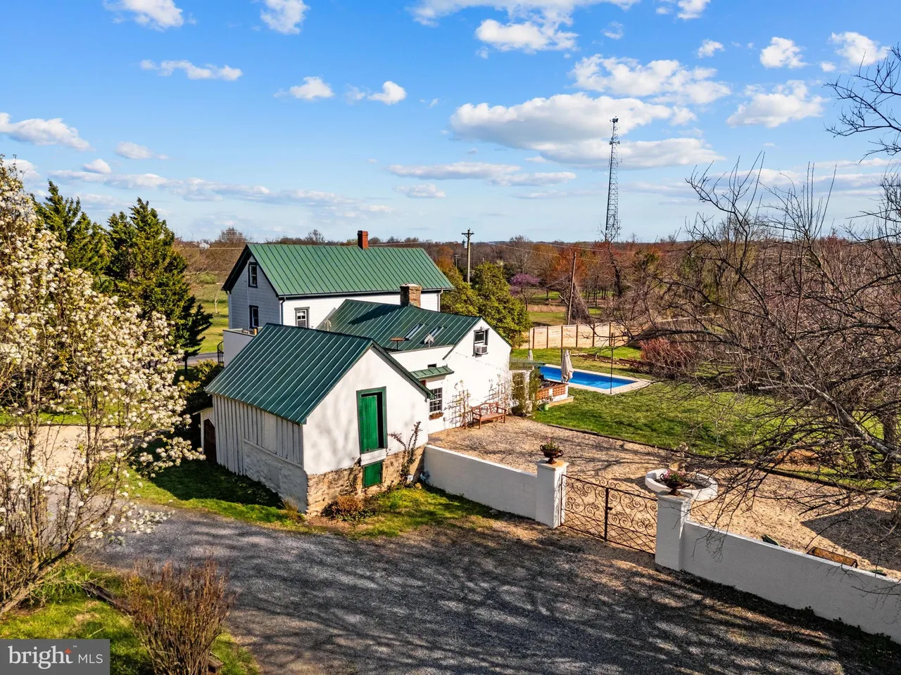 4094 Whiting Rd, Marshall, VA 20115-8