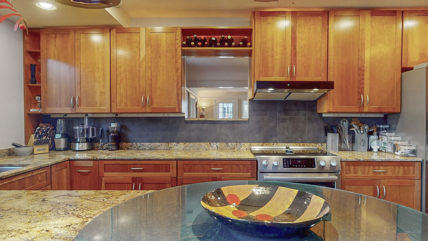 57-web-or-mls-21ST AVE OLDNE KITCHEN-1