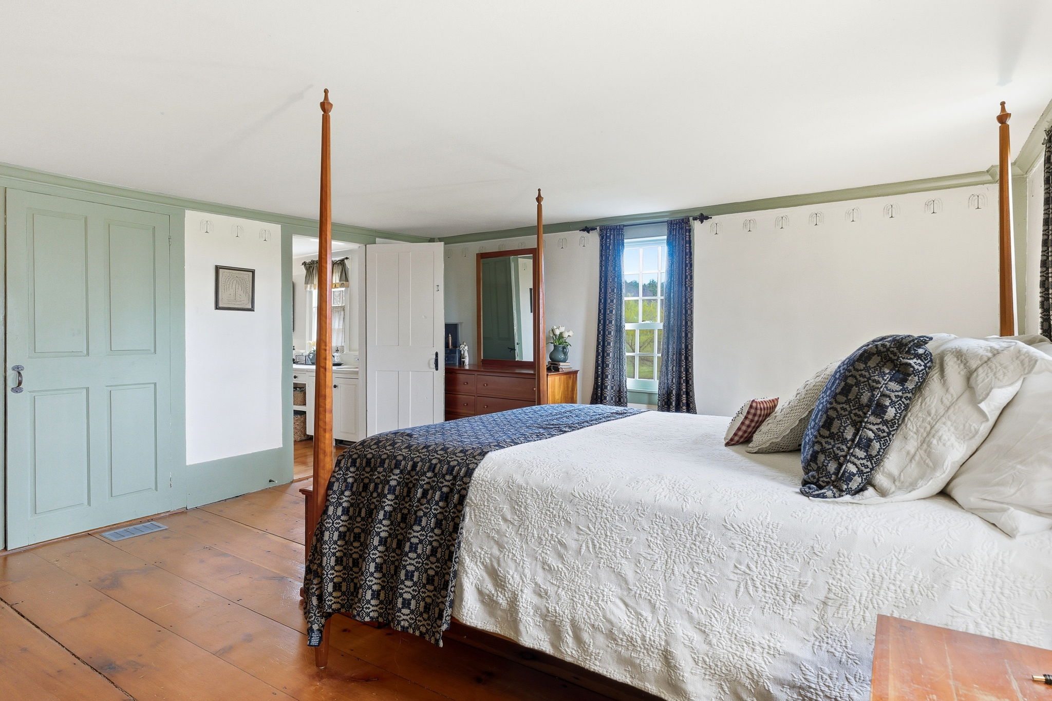 57-web-or-mls-5OldManchesterRoadAmherstNH-59