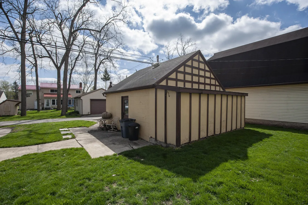 616 N Main St, Celina, OH 45822-46