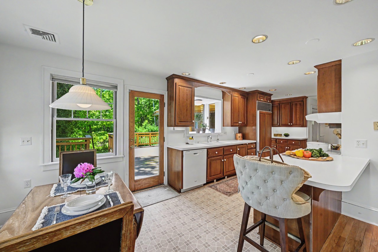 100 Old Woodland Way 23 Large