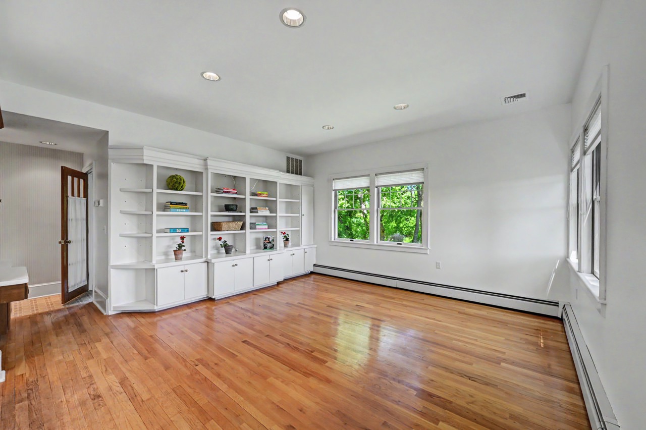 100 Old Woodland Way 25 Large