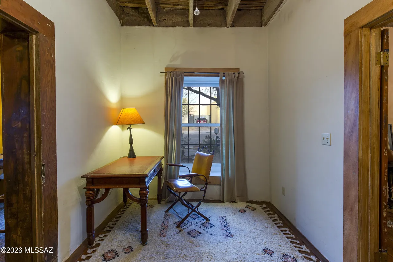 704 S Osborne Ave, Tucson, AZ 85701-18