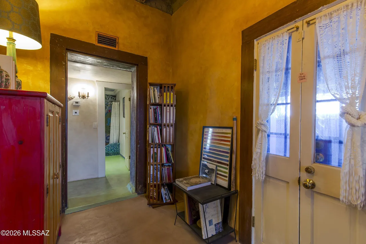 704 S Osborne Ave, Tucson, AZ 85701-24