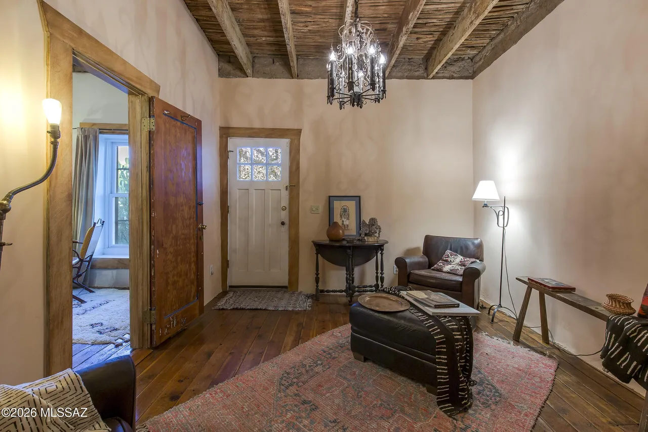 704 S Osborne Ave, Tucson, AZ 85701-3