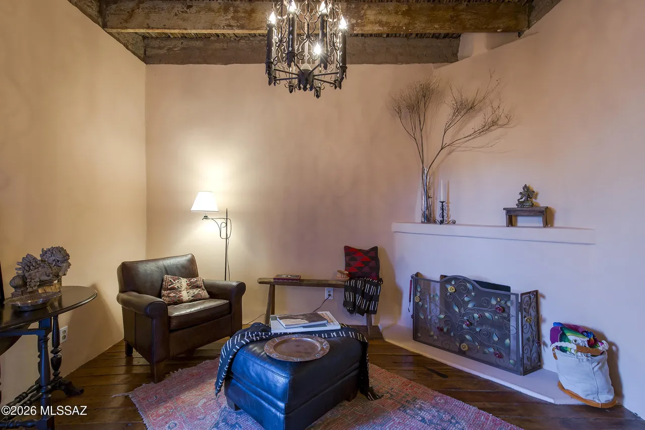704 S Osborne Ave, Tucson, AZ 85701-4
