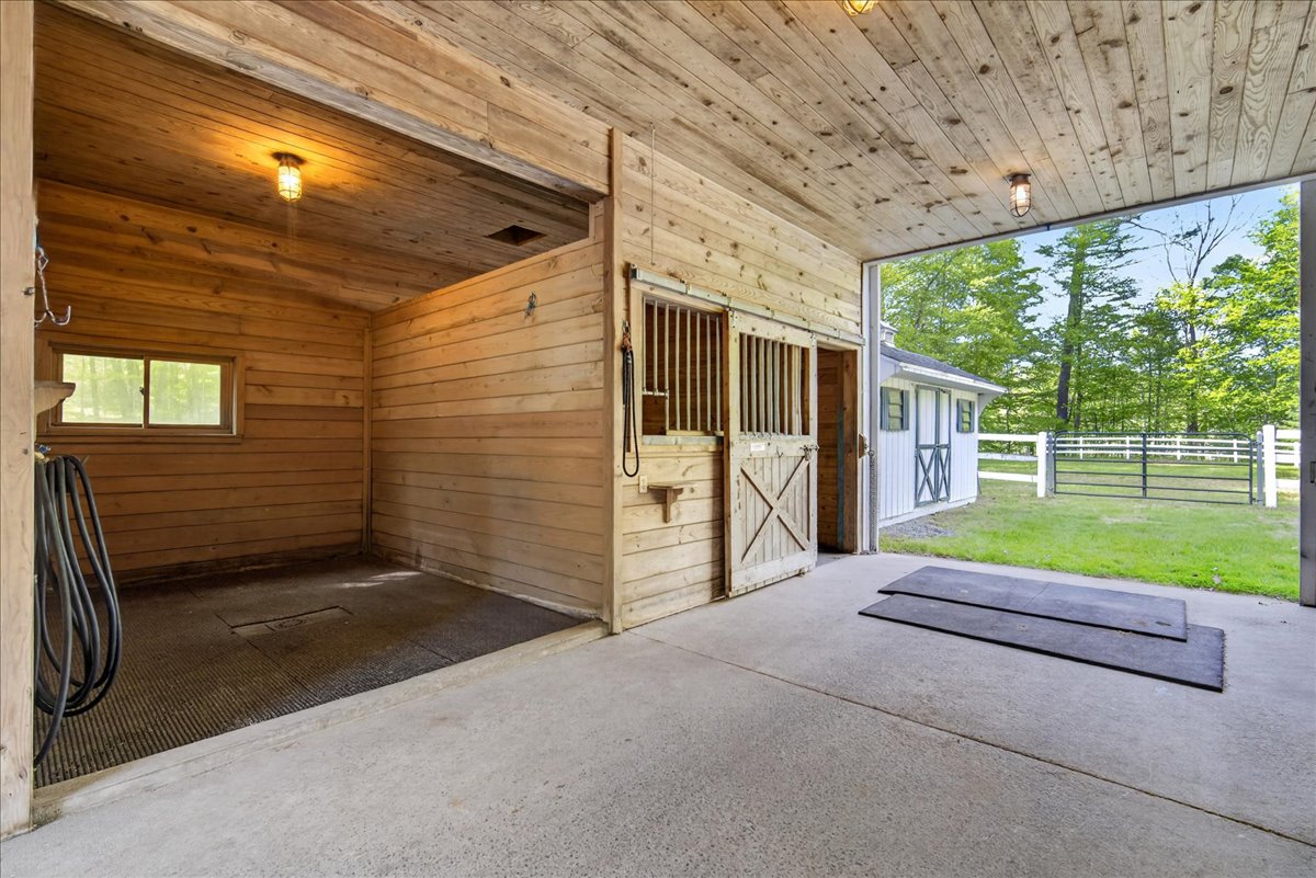 017-BARN INTERIOR-6
