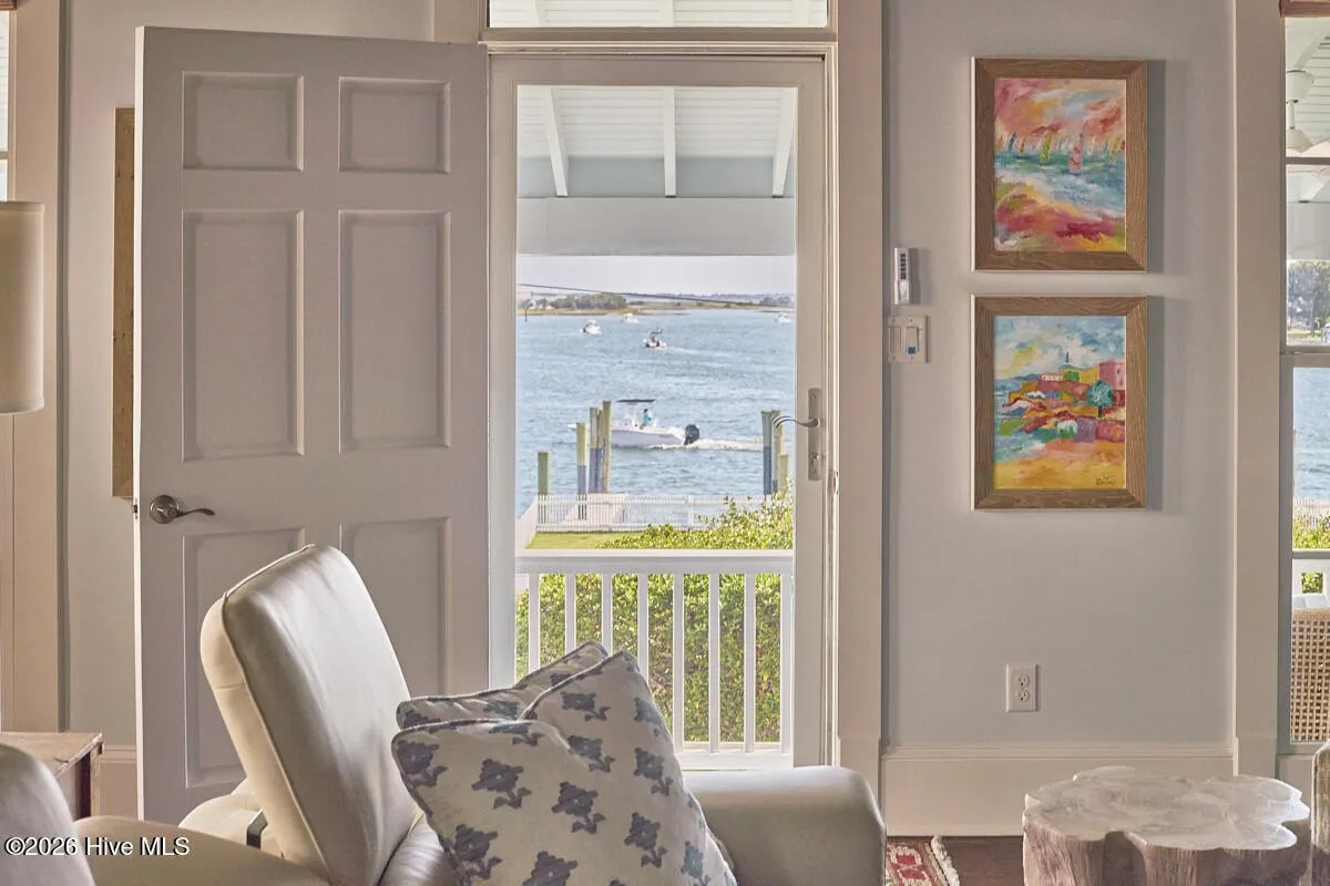 125 Front St, Beaufort, NC 28516-17