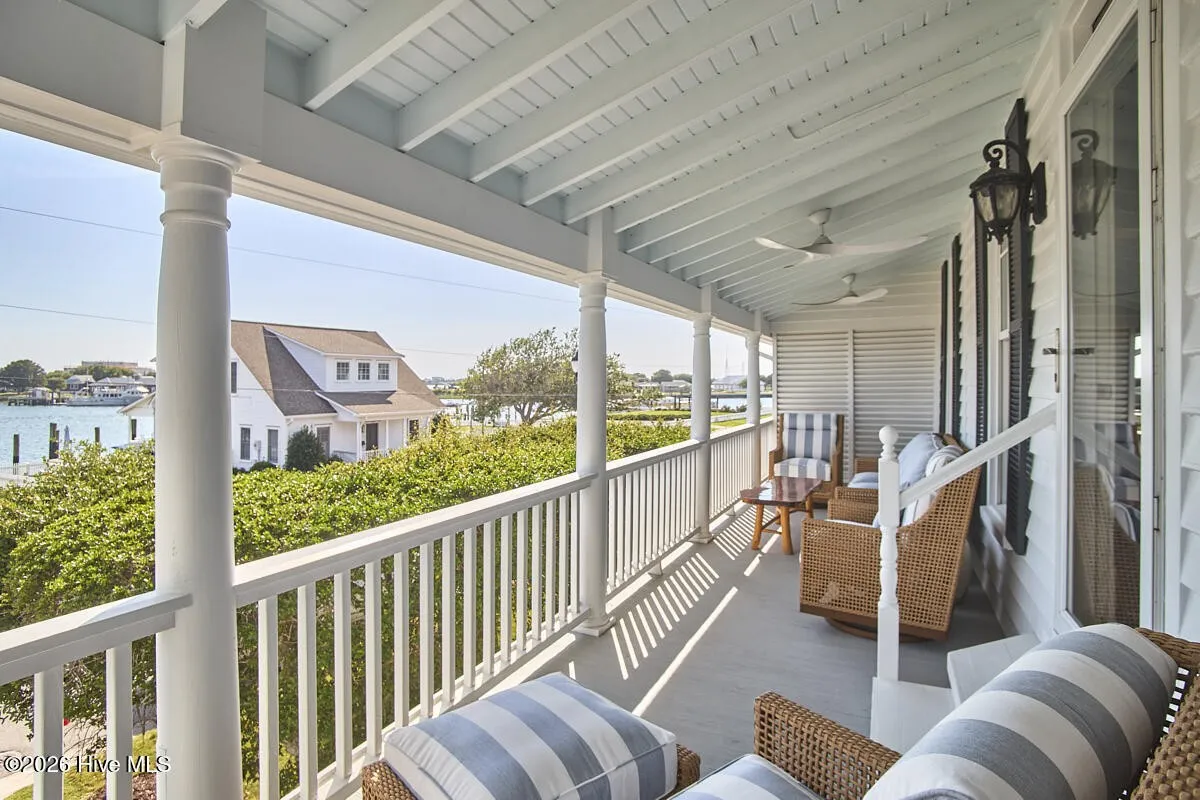 125 Front St, Beaufort, NC 28516-19