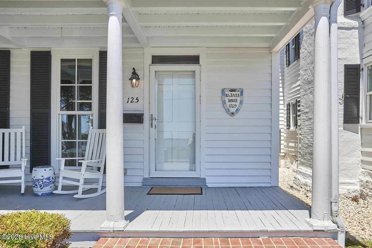 125 Front St, Beaufort, NC 28516-7