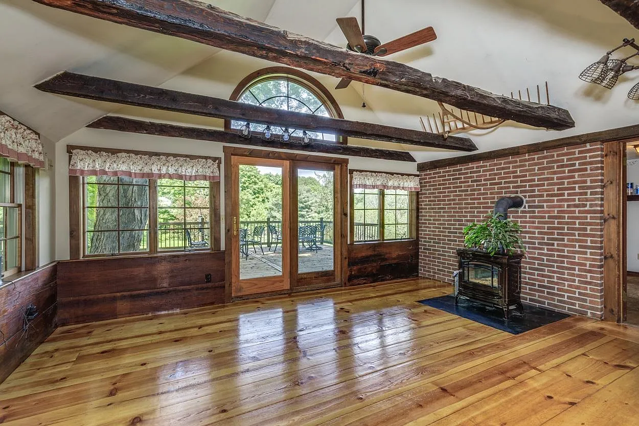 2 Raymond Road, Deerfield, NH 03037-12