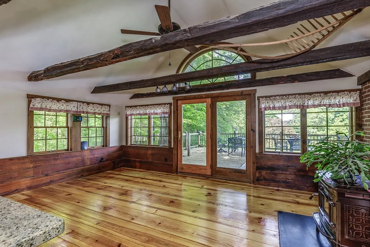 2 Raymond Road, Deerfield, NH 03037-13