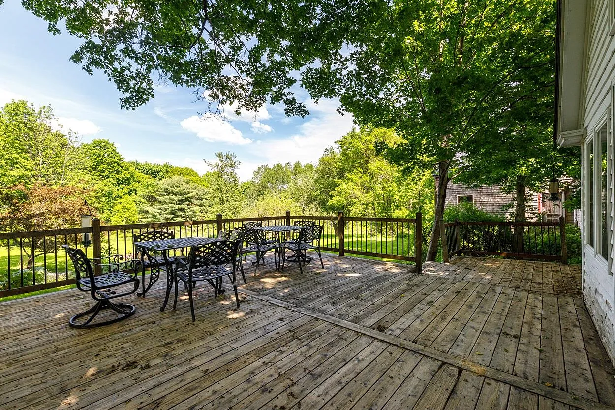 2 Raymond Road, Deerfield, NH 03037-15