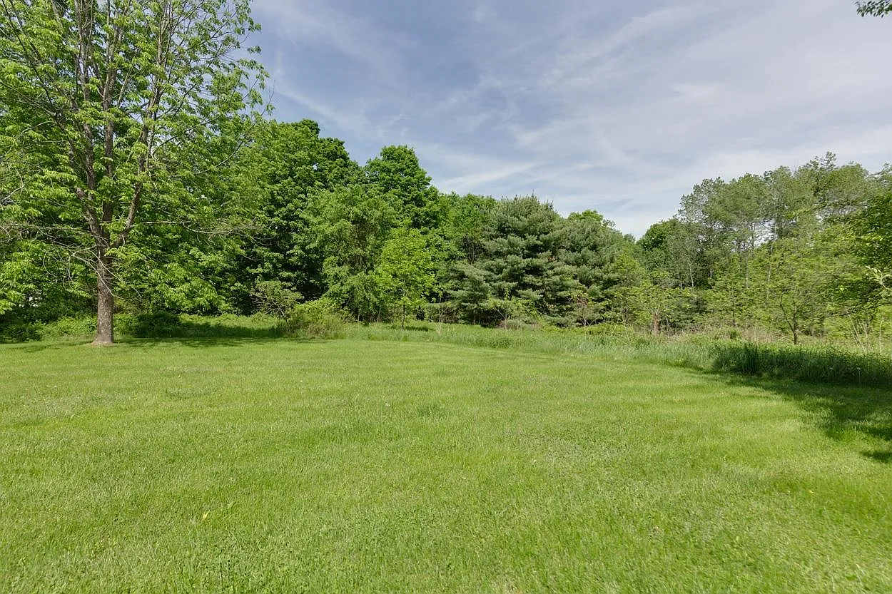 2 Raymond Road, Deerfield, NH 03037-16