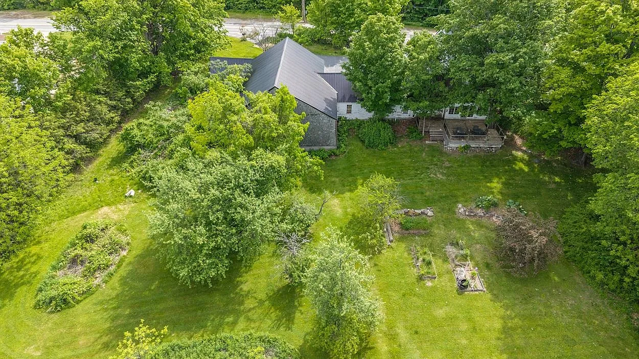 2 Raymond Road, Deerfield, NH 03037-17