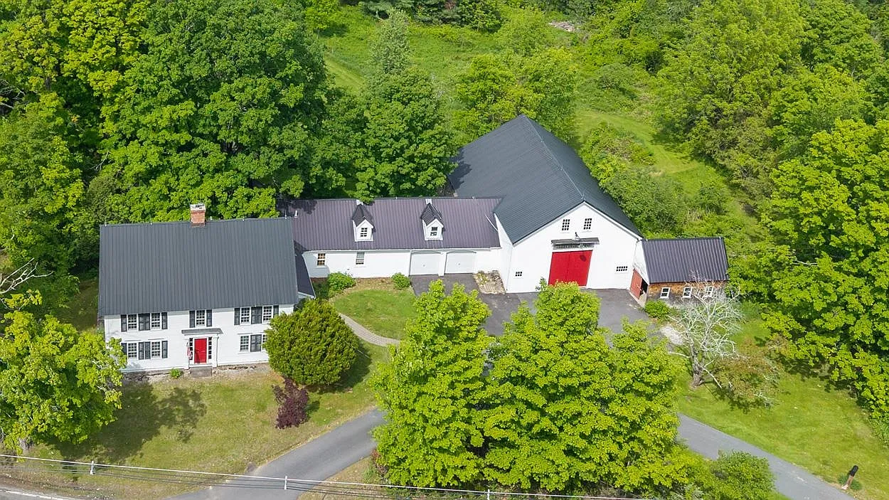 2 Raymond Road, Deerfield, NH 03037-2