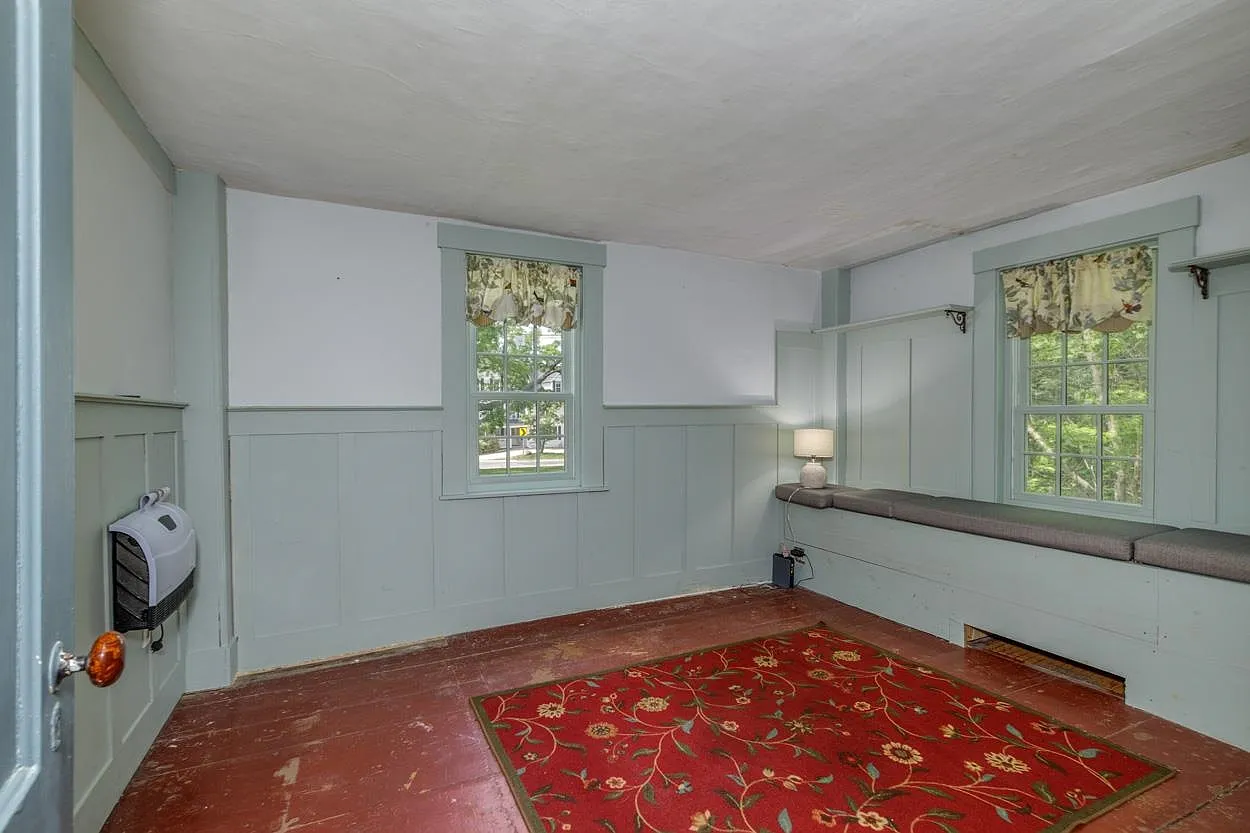 2 Raymond Road, Deerfield, NH 03037-21
