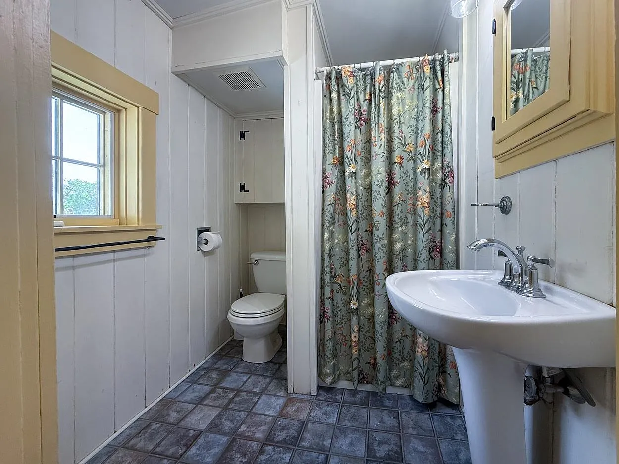 2 Raymond Road, Deerfield, NH 03037-23