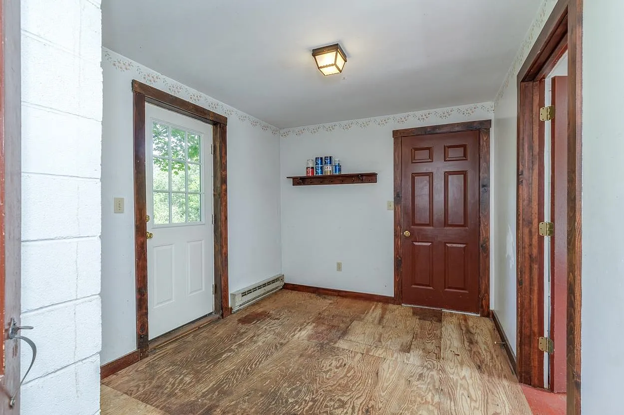 2 Raymond Road, Deerfield, NH 03037-25