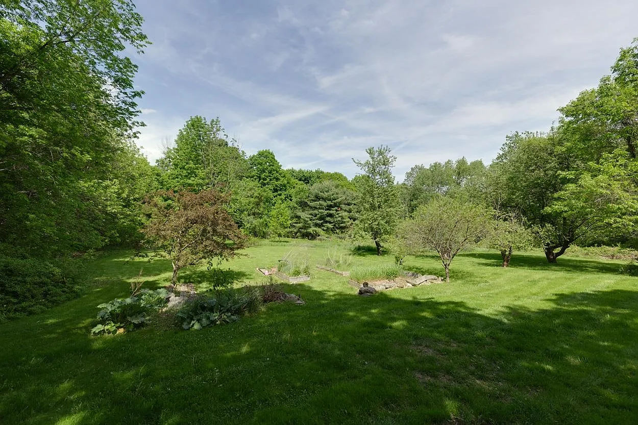 2 Raymond Road, Deerfield, NH 03037-30