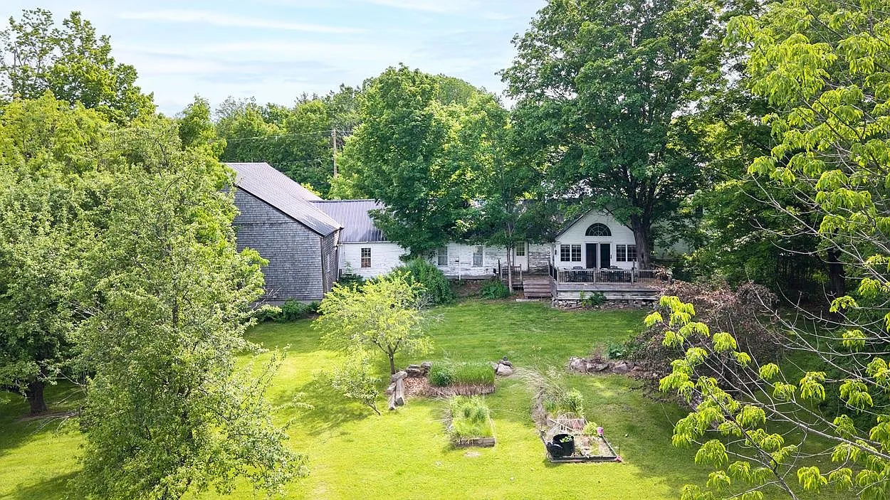 2 Raymond Road, Deerfield, NH 03037-31