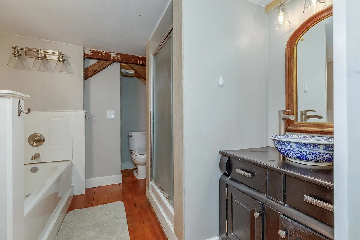 2 Raymond Road, Deerfield, NH 03037-36