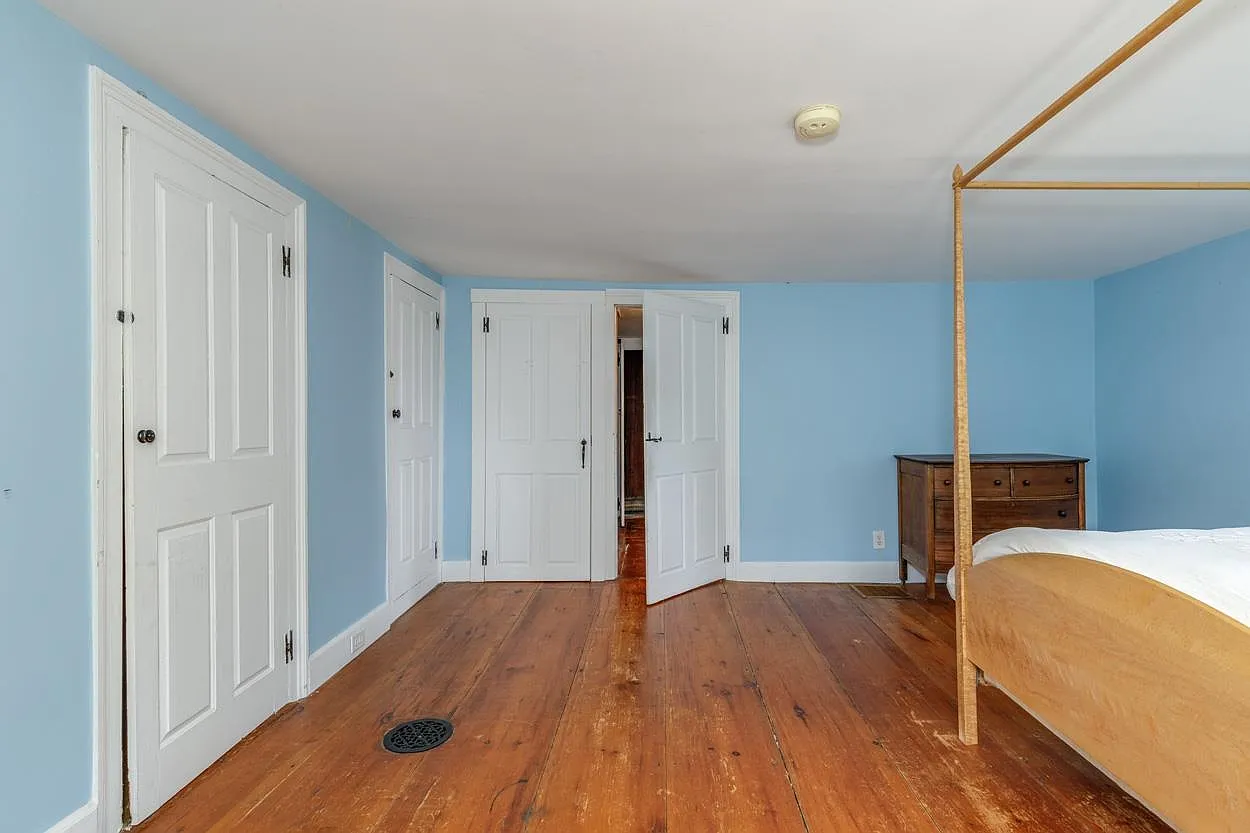 2 Raymond Road, Deerfield, NH 03037-39