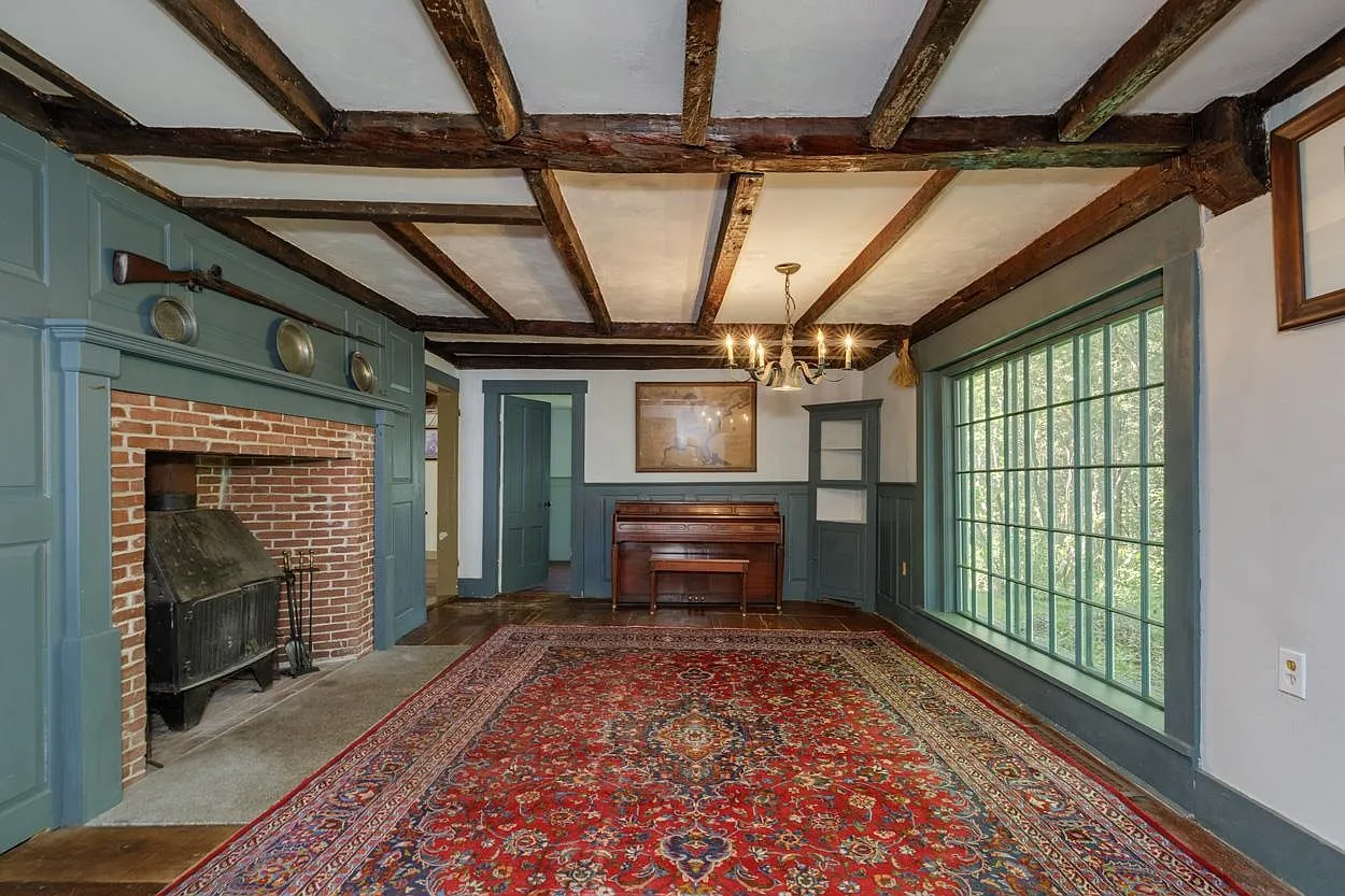 2 Raymond Road, Deerfield, NH 03037-4