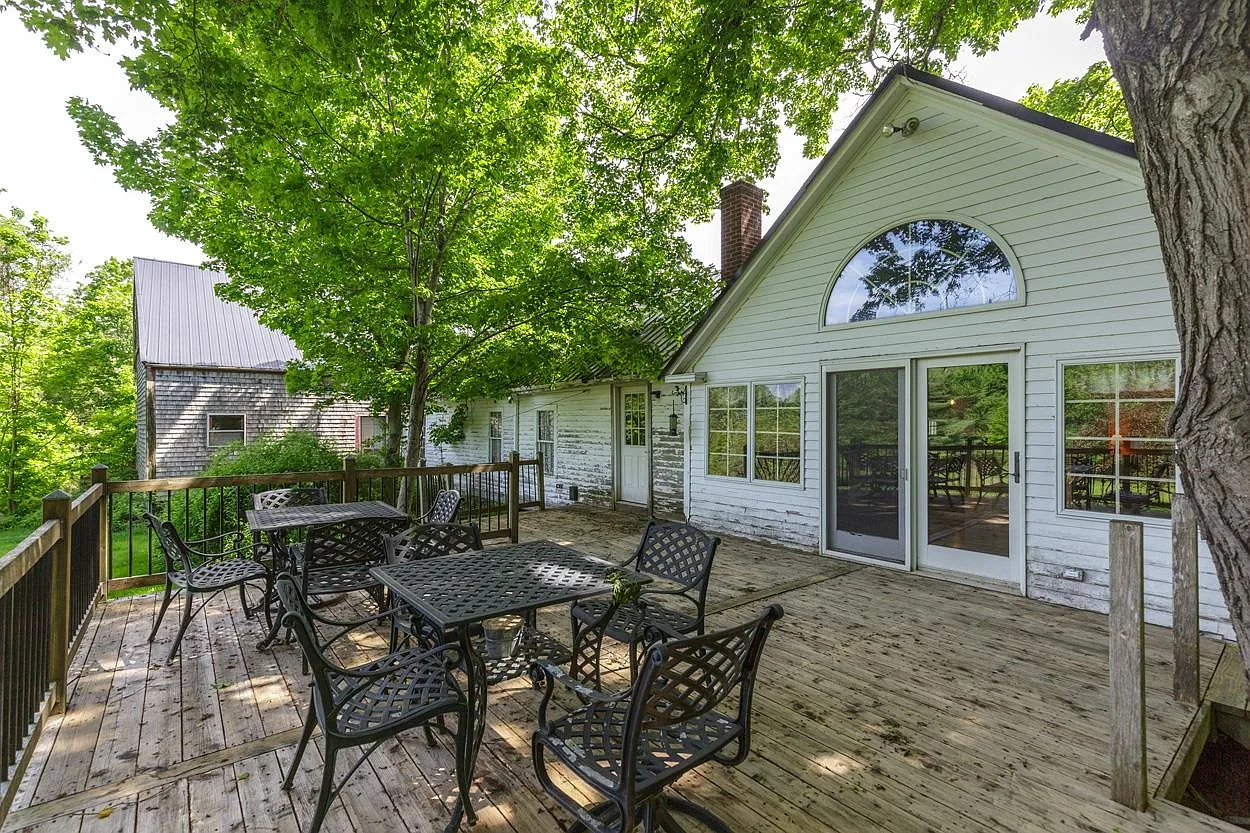 2 Raymond Road, Deerfield, NH 03037-42