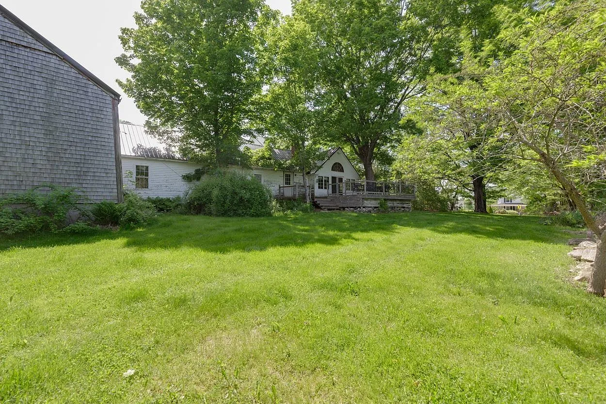 2 Raymond Road, Deerfield, NH 03037-43