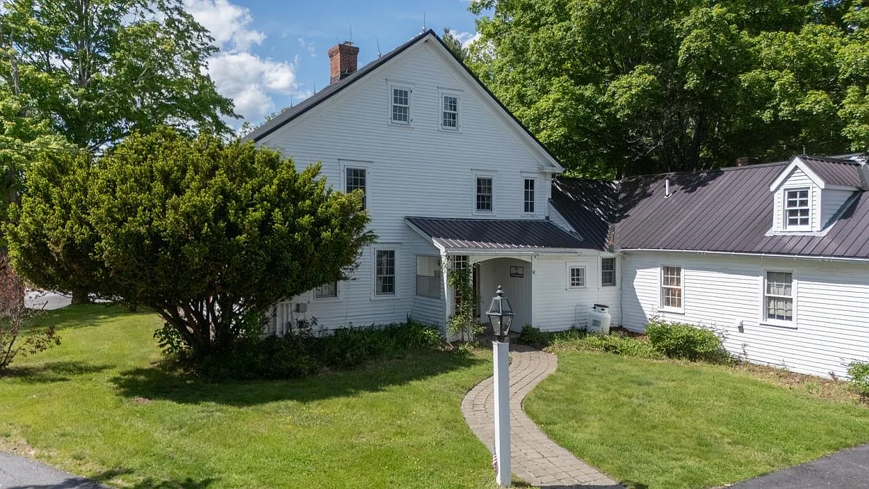 2 Raymond Road, Deerfield, NH 03037-44
