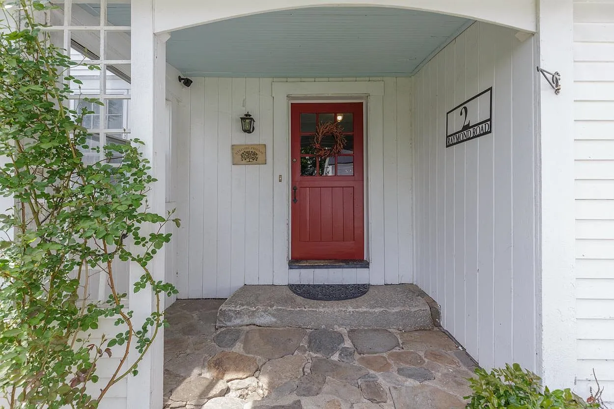 2 Raymond Road, Deerfield, NH 03037-47