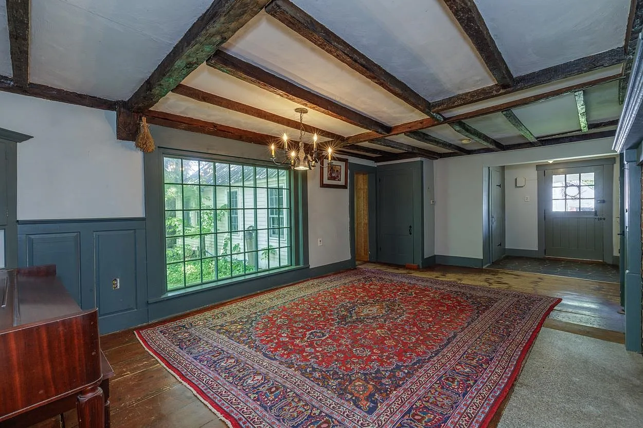 2 Raymond Road, Deerfield, NH 03037-6