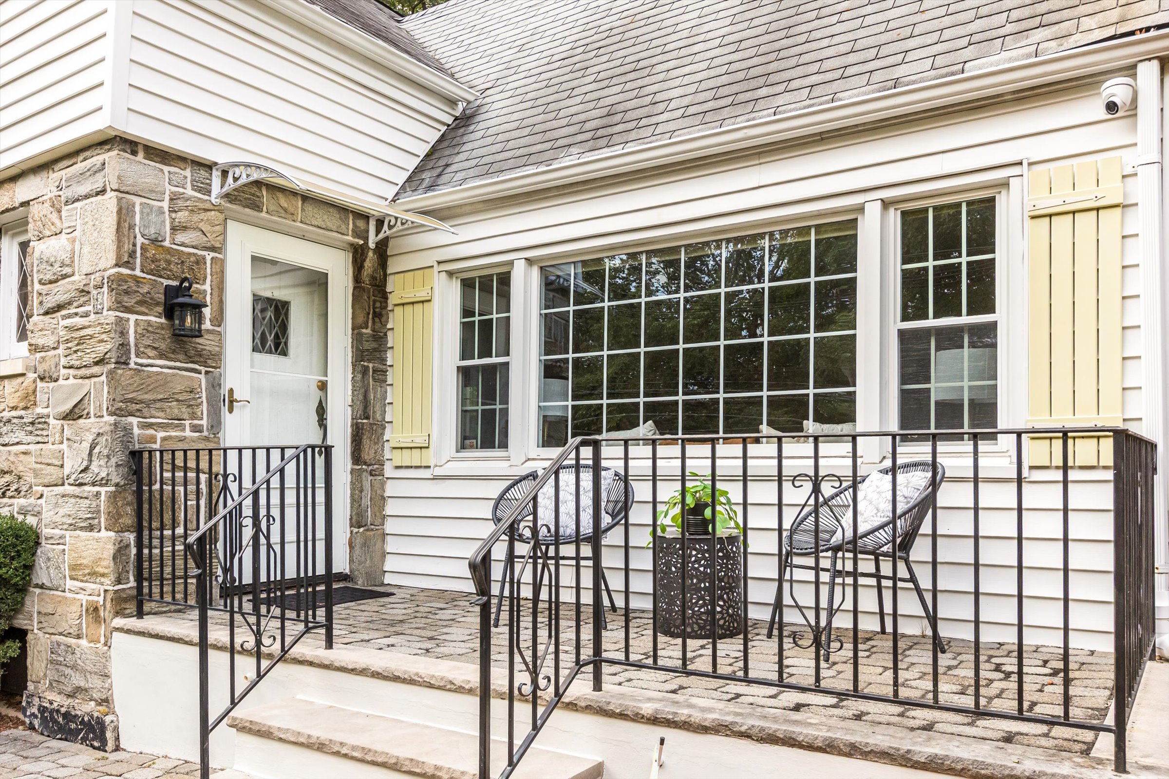 04-Front Patio