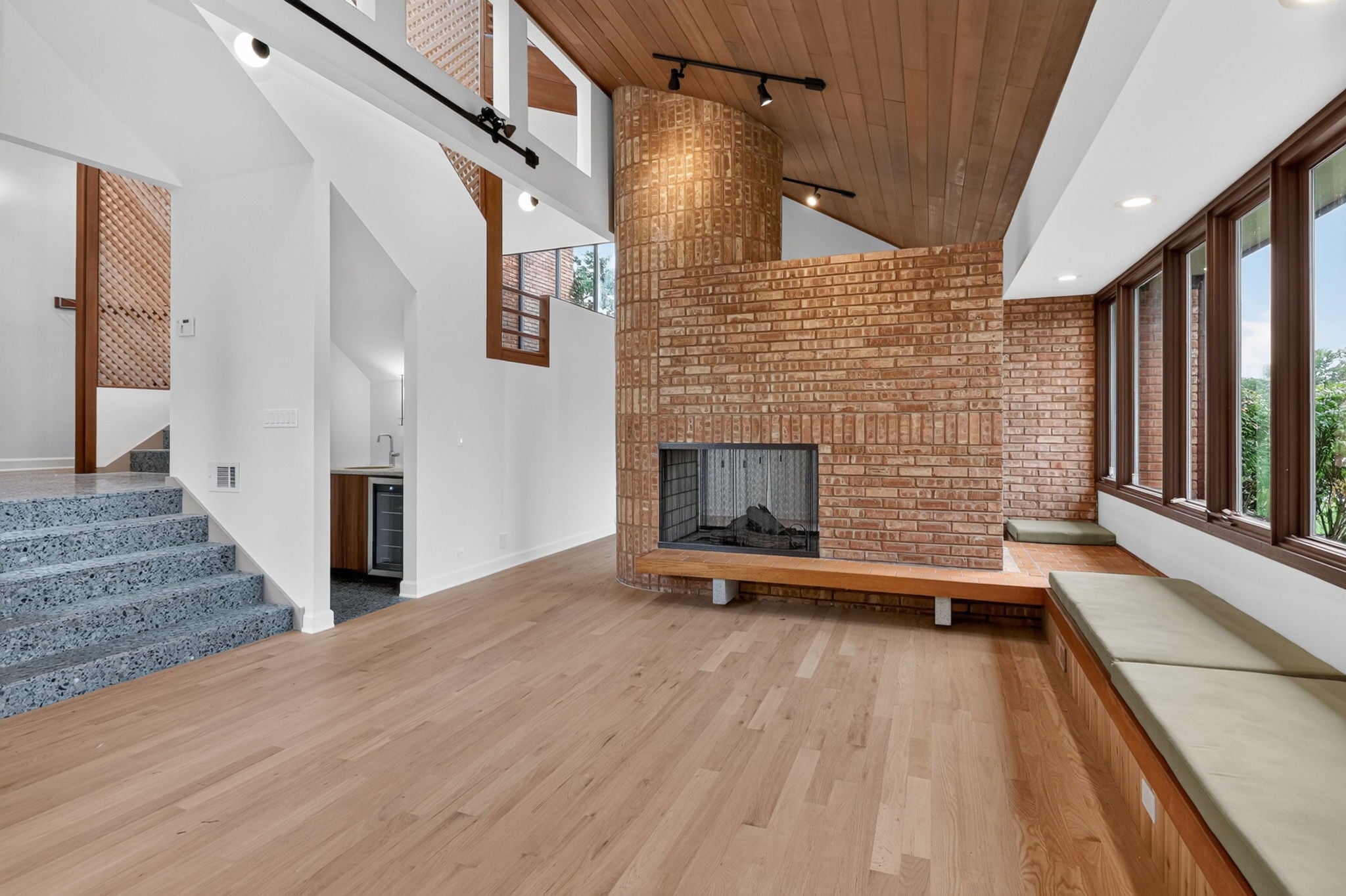 11-web-or-mls-42 Royal Vale-18