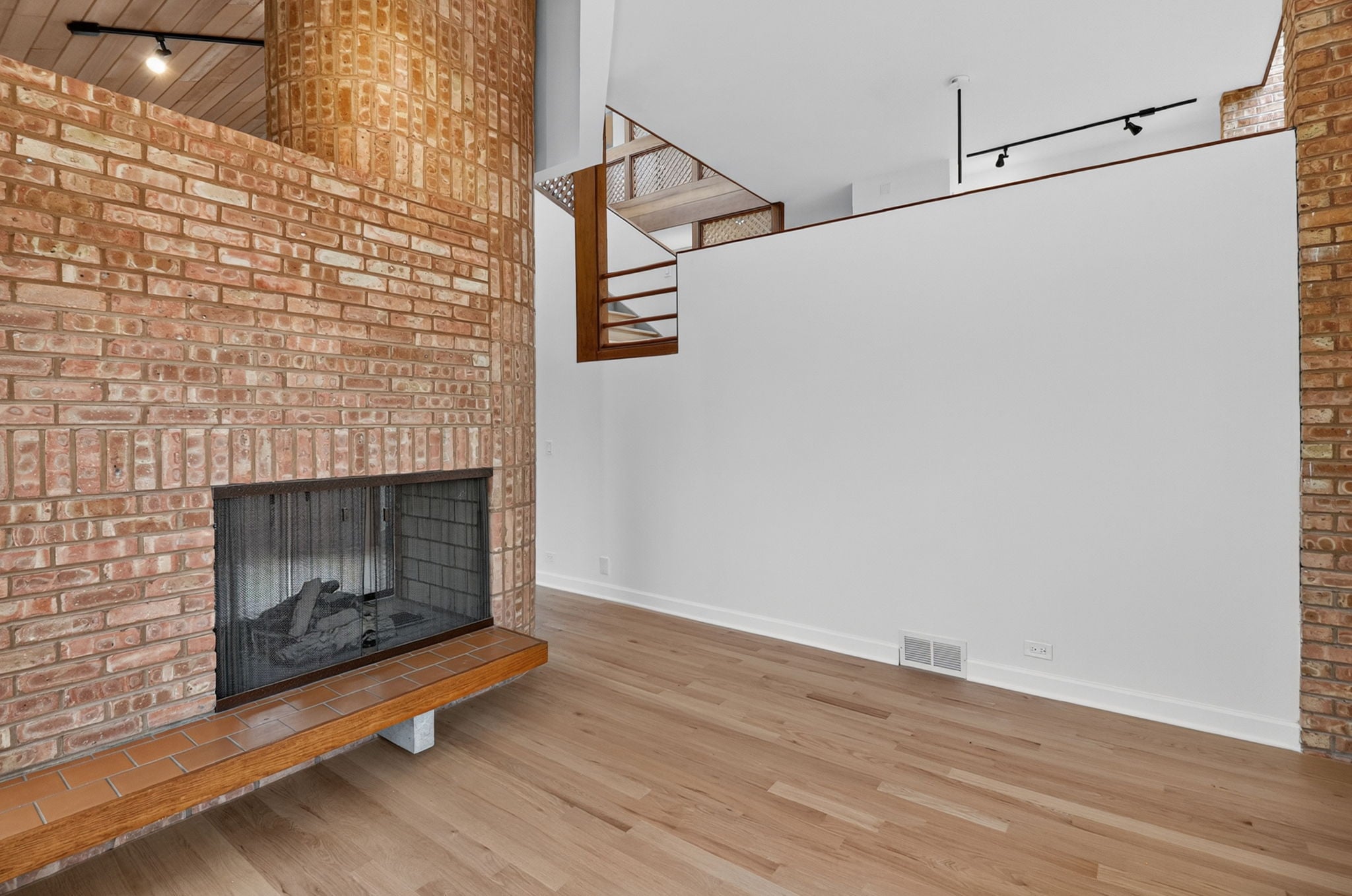17-web-or-mls-42 Royal Vale-24