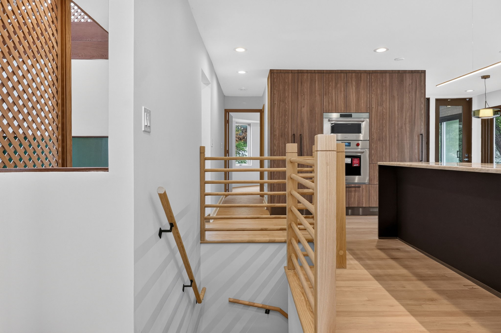 18-web-or-mls-42 Royal Vale-37