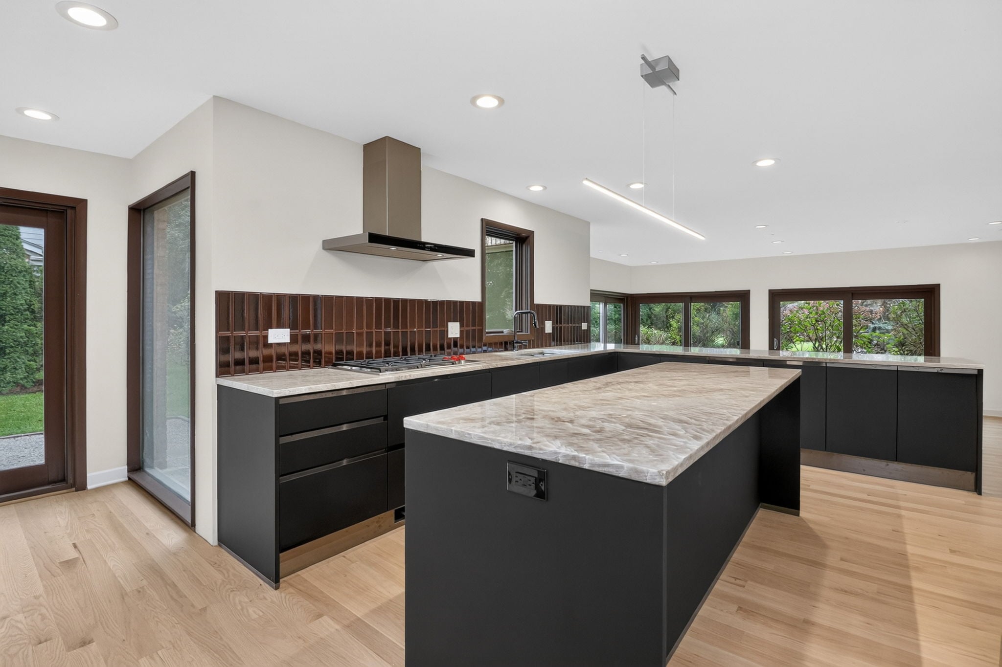 20-web-or-mls-42 Royal Vale-30
