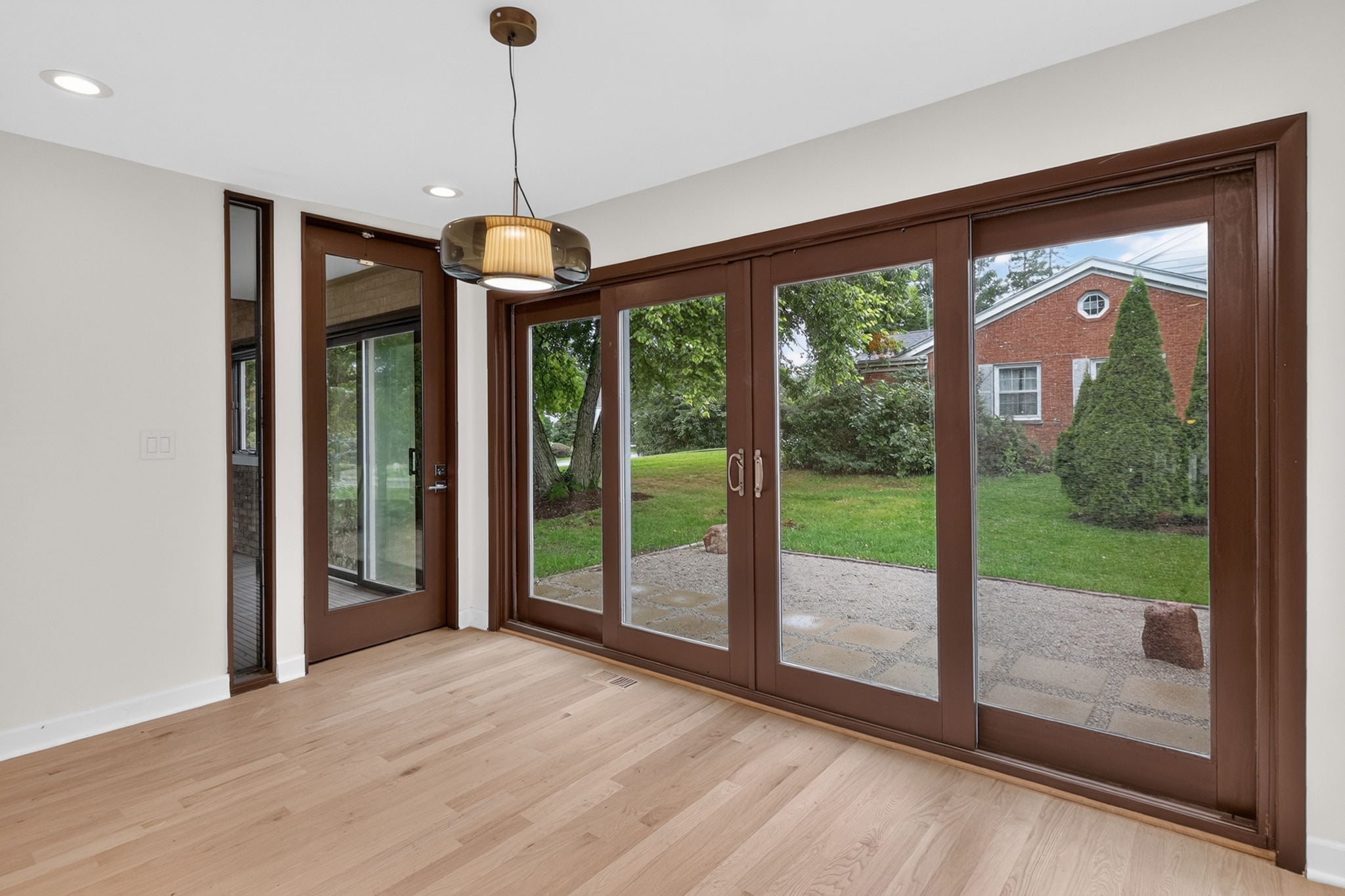 24-web-or-mls-42 Royal Vale-29