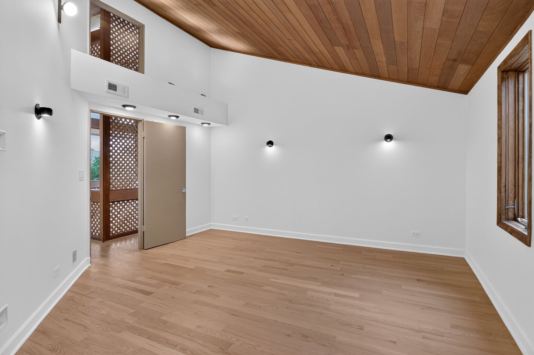 31-web-or-mls-42 Royal Vale