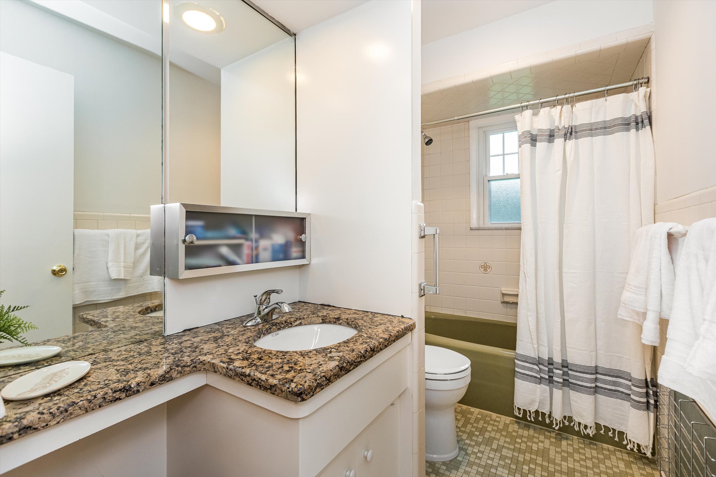 33-Bathroom