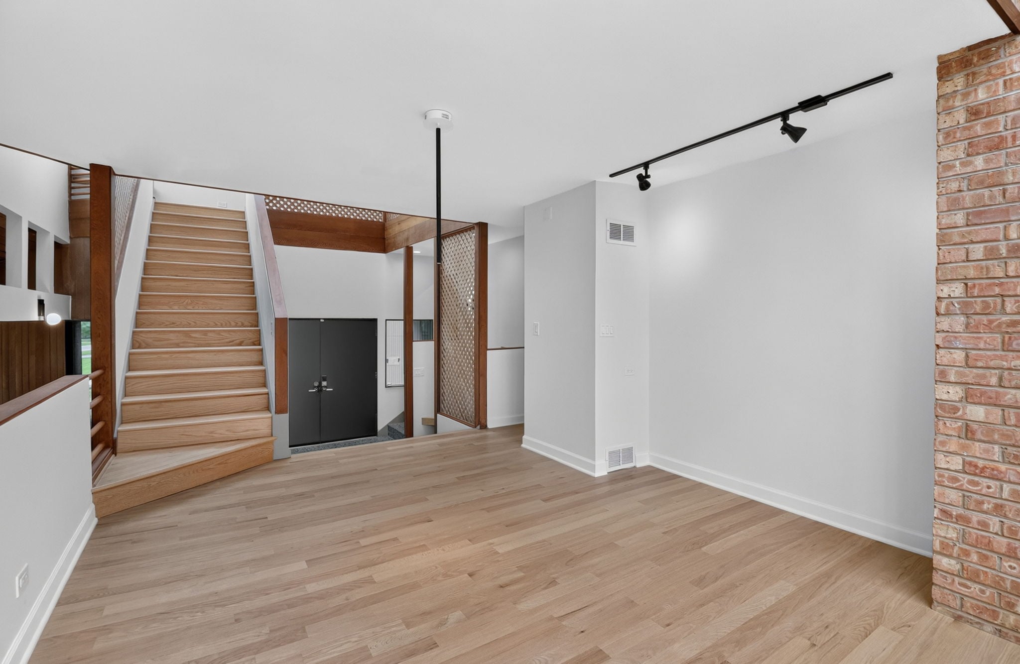6-web-or-mls-42 Royal Vale-16