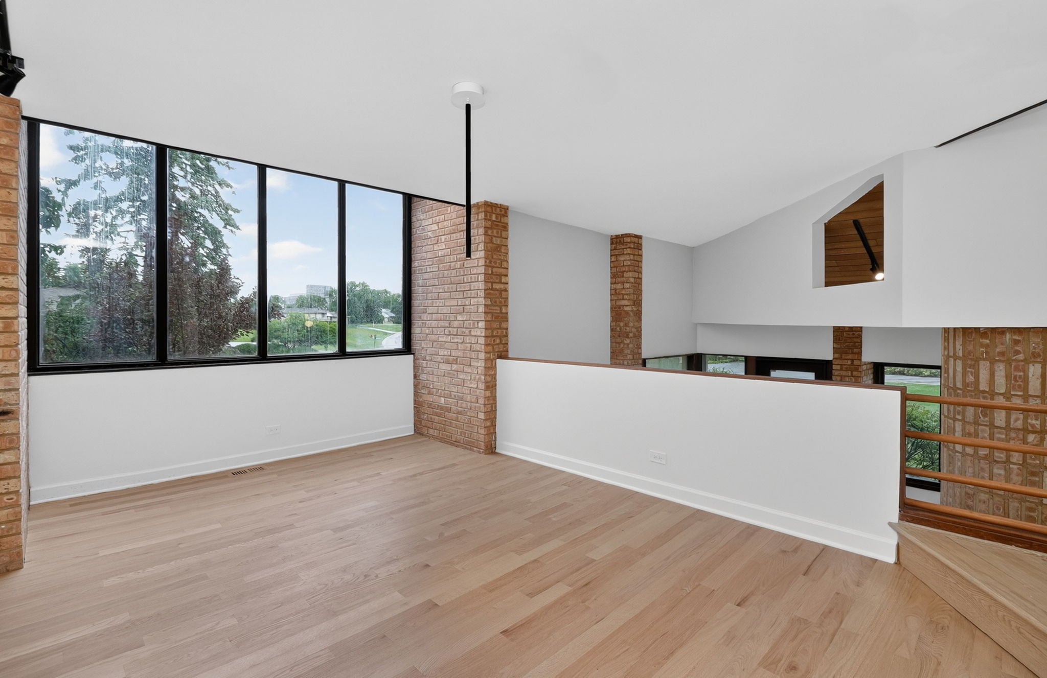 7-web-or-mls-42 Royal Vale-15
