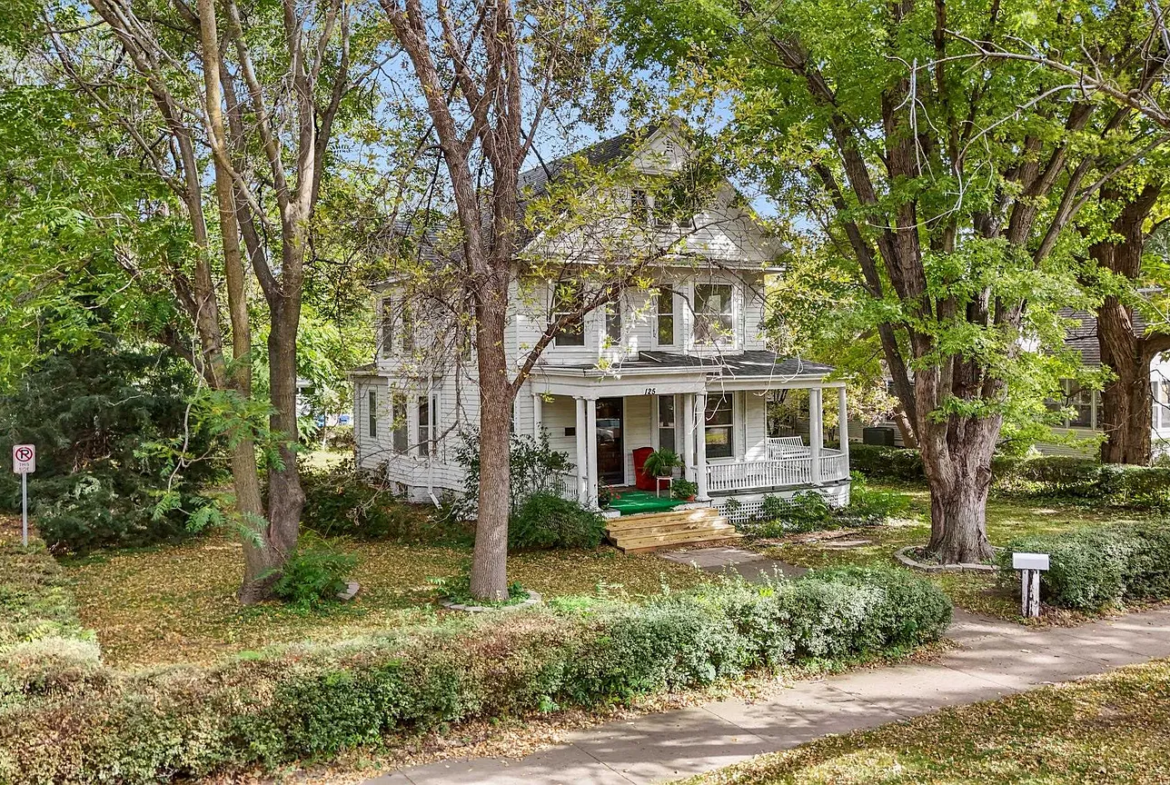 Exterior view of 1917 Folk Victorian landmark home on North University, Vermillion SD