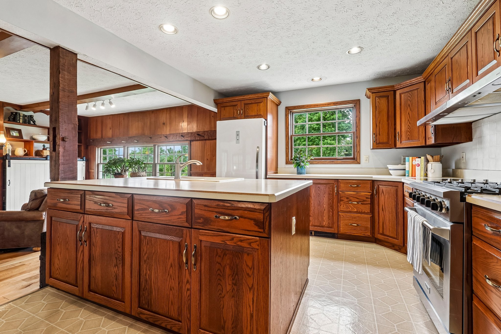 16-web-or-mls-10215 Chardon Rd-S2209-016