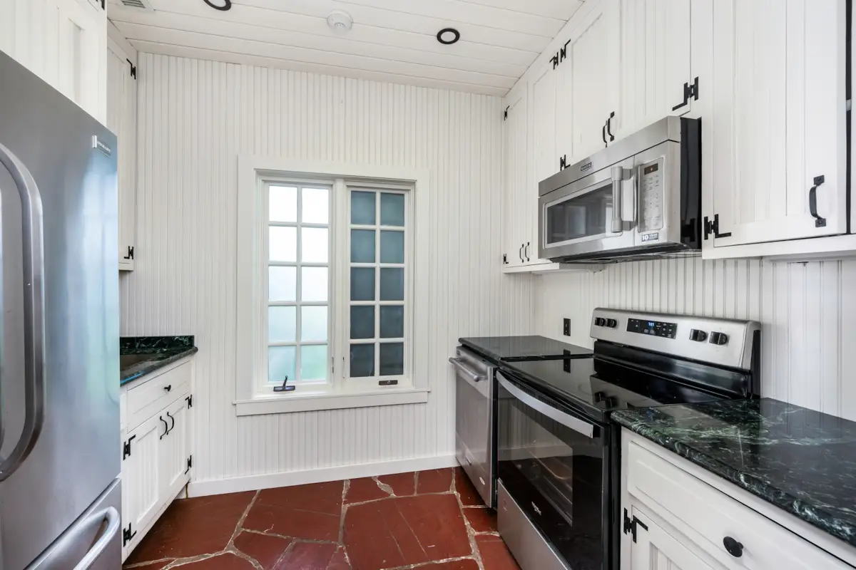 21 Point Road Norwalk, CT 06854-14