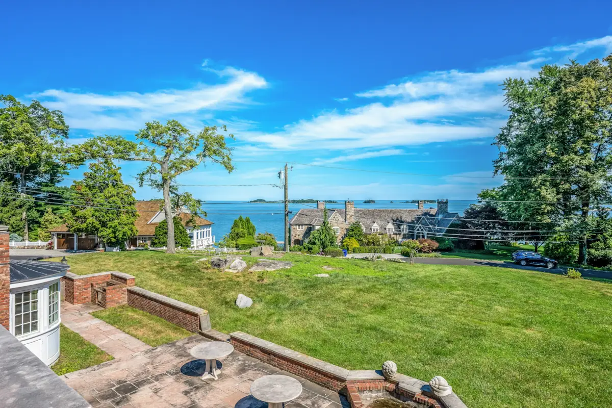 21 Point Road Norwalk, CT 06854-21