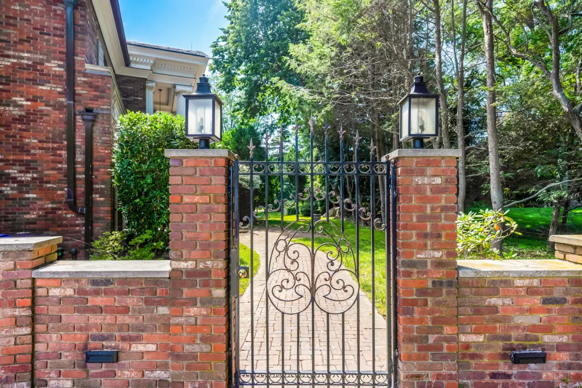 21 Point Road Norwalk, CT 06854-3